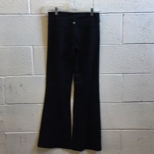 lululemon athletica Pants - Lululemon black groove pant sz 4 57451 lululemon athletica Pants - Lululemon black groove pant sz 4 57451